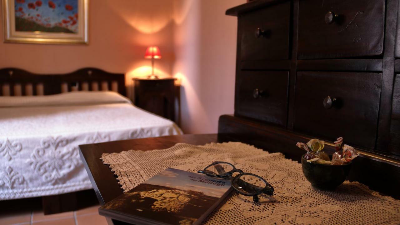 B&B S'Asilo Sardegna Banari ภายนอก รูปภาพ